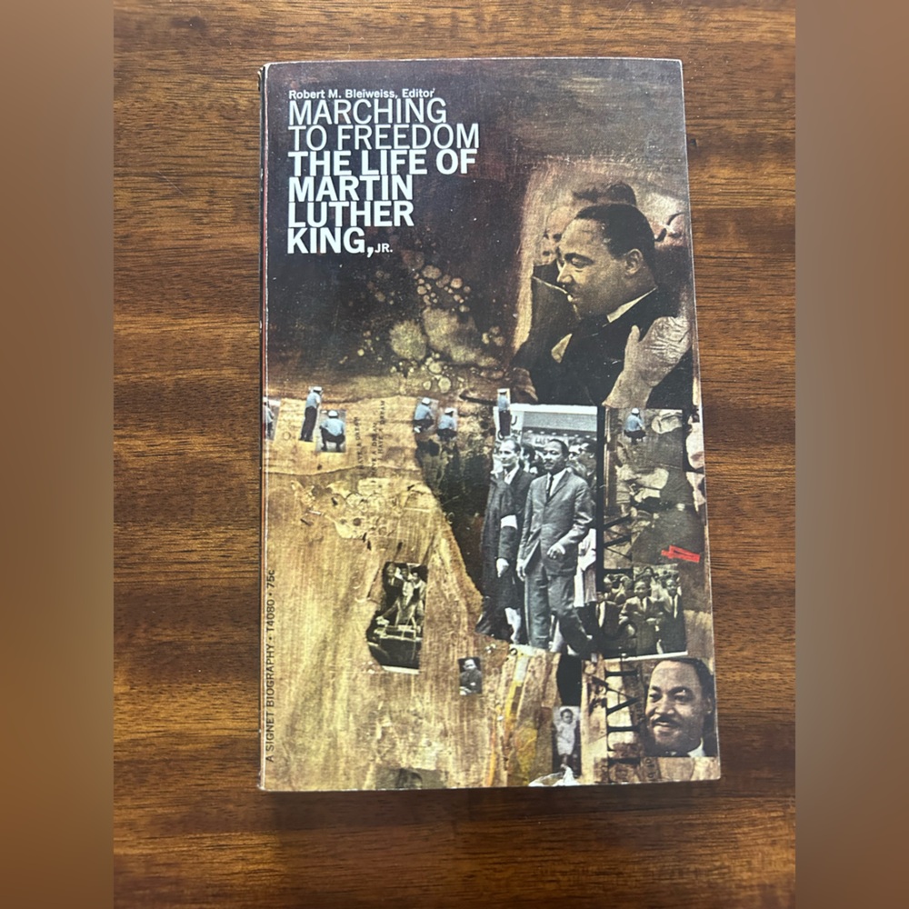 🌟 3/$30 – Vintage 1969 Signet Marching to Freedom The Life of MLK Jr